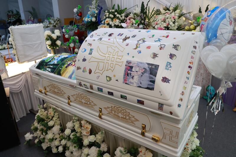 “奇迹男孩”婴时遭灌硫磺  26岁硕士毕业但癌逝