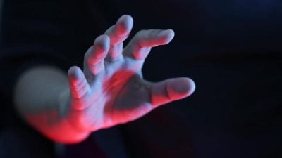 交往隔天即带到酒店  理发师性侵15岁少女监16个月