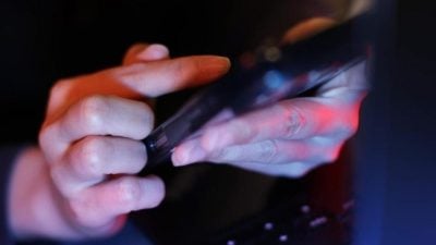 冒充狮城政府官员上门索金条   受害者半年损失逾2222万令吉
