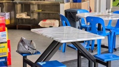 包包留狮城咖啡店3小时仍在  男子：大家以为我在占位？