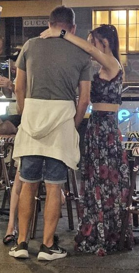 *已签发*柔:狮城二三事:流莺飞入狮城乌节路 公然马路旁拉客