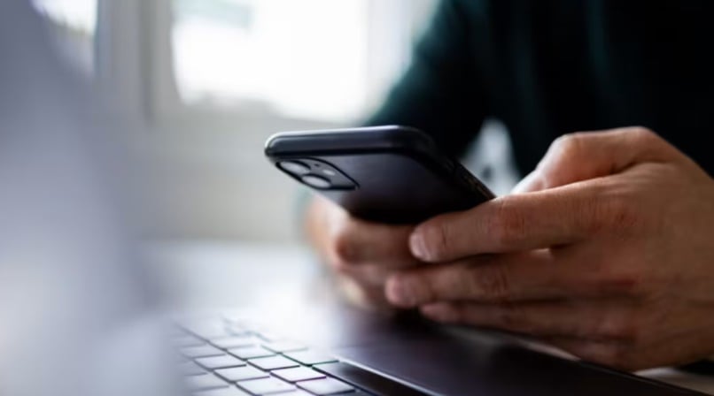 *已签发*柔:狮城二三事:浏览并转存女顾客私密照 大马手机维修员监6个月