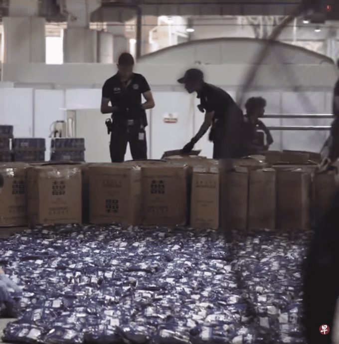 *已签发*柔:狮城二三事:狮城移民局破企图走私案 起900公斤咀嚼烟草