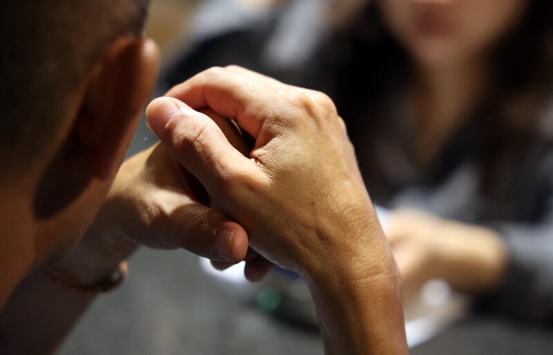 *已签发*柔:狮城二三事:网恋“杭州妇”盼厮守 狮城阿叔卖屋近40万被骗