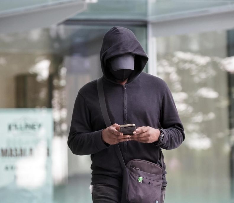 *已签发*柔：狮城二三事：虐佣还企图毁证  狮城警曹长停职监10年