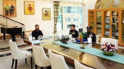 柔摄政王接见全国总警长  柔总警长同行