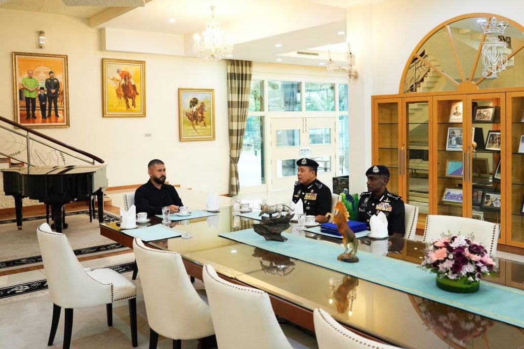 **已签发**柔:第三假头:柔摄政王接见全国总警长 柔总警长同行