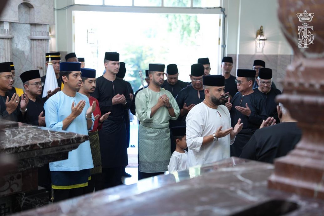 **已签发**柔：第三版假头：摄政王率王室成员  悼念祖父已故苏丹依斯干达