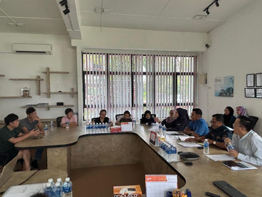 **已签发**柔:第三版次头:士乃大马尘土噪音扰多时,厂方诺1个月内完成防治