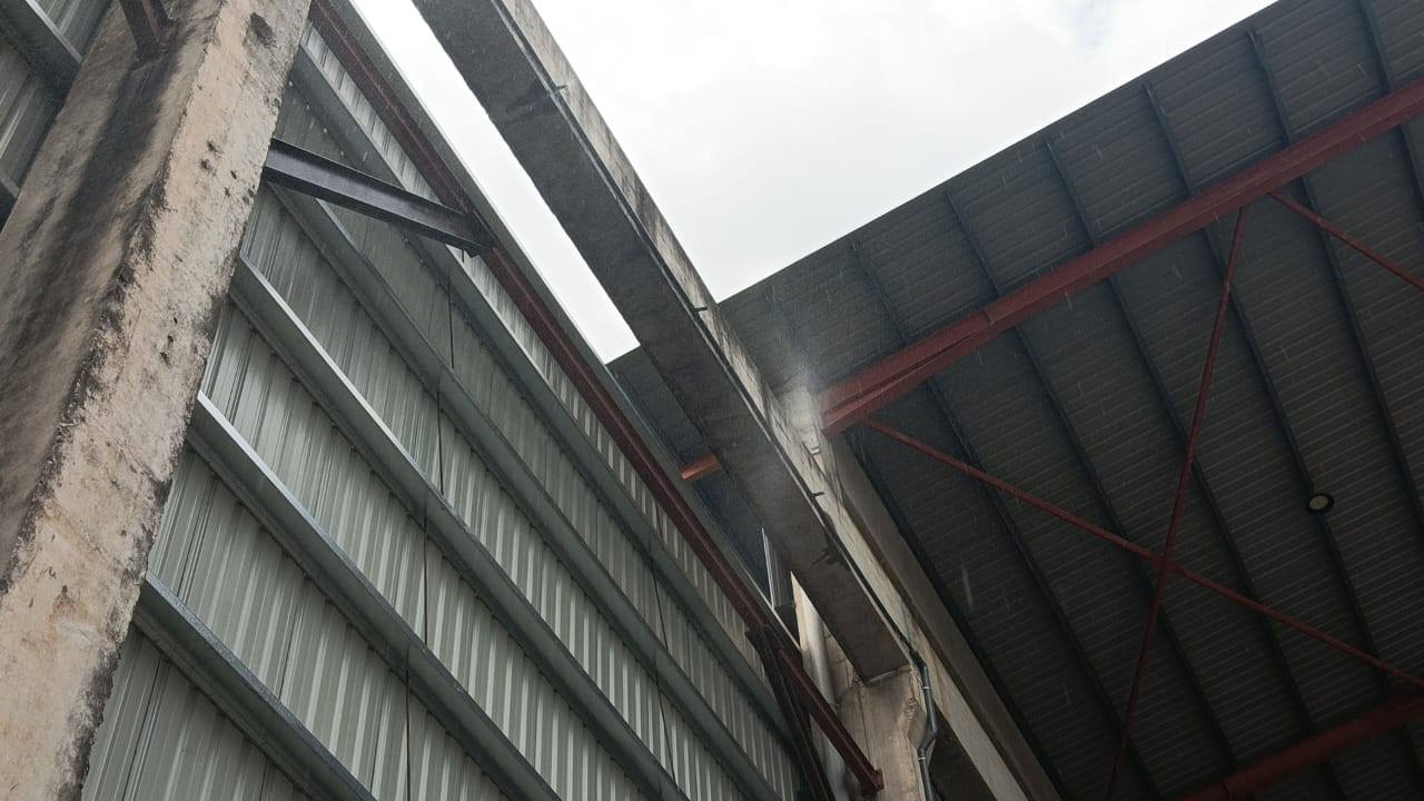 **已签发**柔:第三版次头:士乃大马尘土噪音扰多时,厂方诺1个月内完成防治