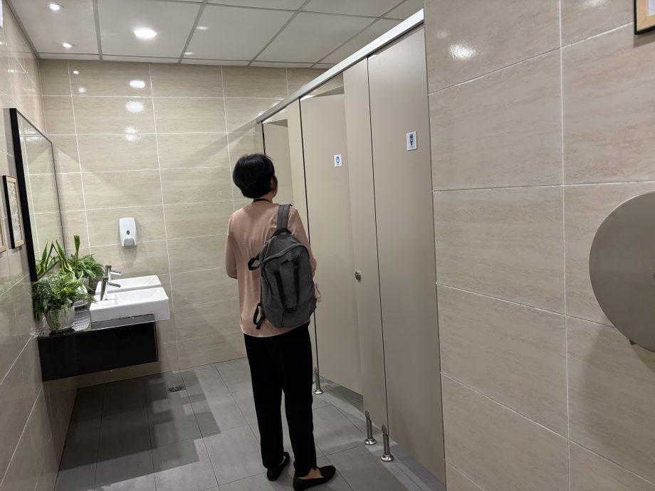 **已签发**柔：第三版次头：新山市长：厕所不达4星级者 餐饮业不得更新营业执照