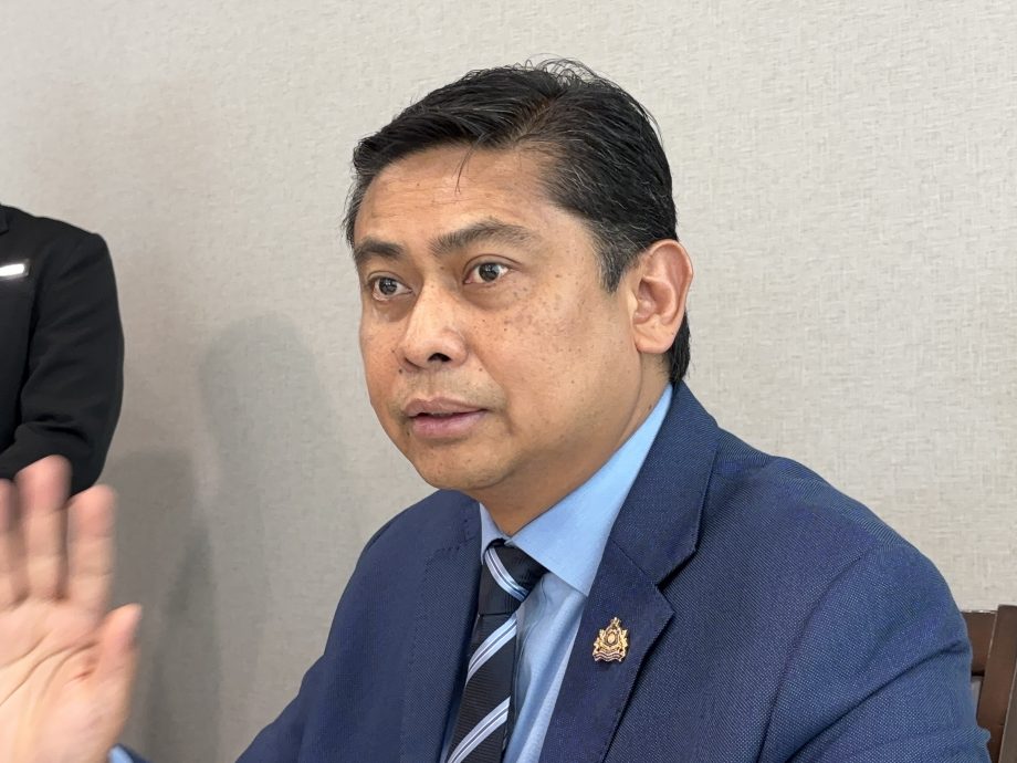 **已签发**柔：第三版次头：新山市长：厕所不达4星级者 餐饮业不得更新营业执照