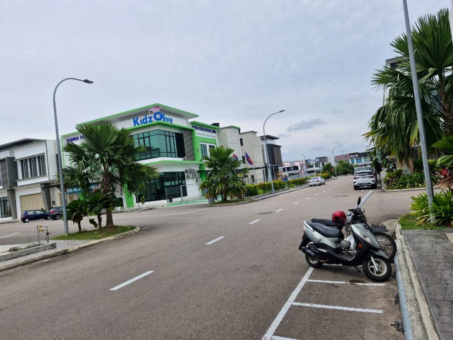 **已签发**柔：第二版头：民生特工队〡銮绿林商镇1/4路频传车祸    商民吁小心驾驶