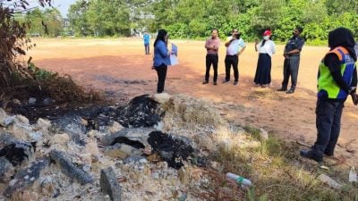 阻露天非法焚烧垃圾  各单位议决挖坑拉警戒线