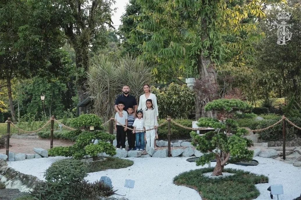 柔摄政王率家人游王家植物园