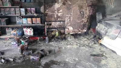 维修厂起火毁20%  ​ 殃及2车