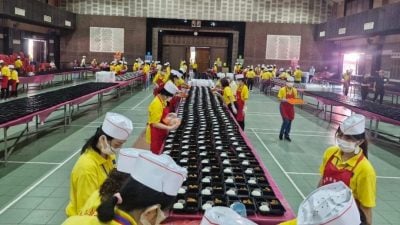 銮德教会免费派发5700素餐盒  实践德教精神回馈民众