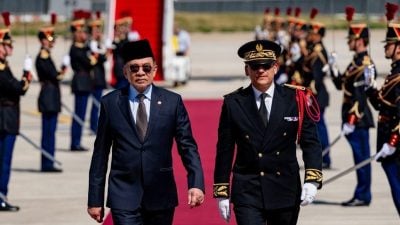 安华抵达巴黎 将晤马克龙及法国工业巨头