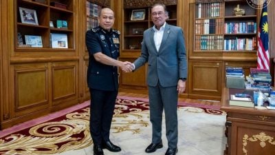 警队换新领导 安华：保持专业诚信赢取信任