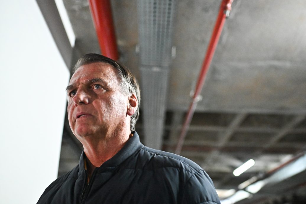 巴西法院令前总统博尔索纳罗戴电子脚镣 恐加剧美巴危机