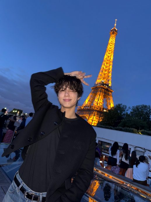 巴黎秀场轻扶刘诗诗合照 朴宝剑被V@BTS霸气拖上车	