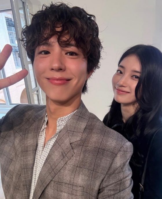 巴黎秀场轻扶刘诗诗合照 朴宝剑被V@BTS霸气拖上车	