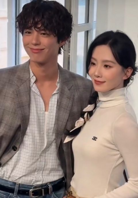 巴黎秀场轻扶刘诗诗合照 朴宝剑被V@BTS霸气拖上车	