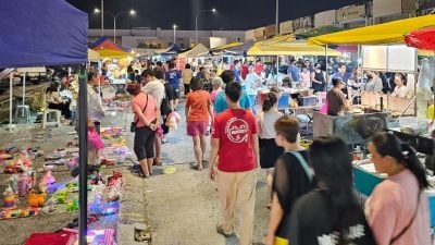 市厅取缔转租执照借摊位 无牌小贩抢占怡夜市