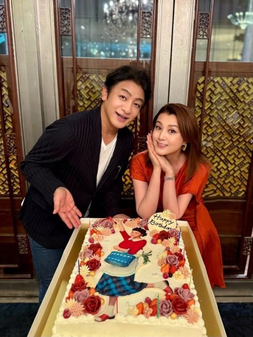 师奶look现身开球礼 藤原纪香显老险认不出