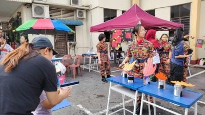 师生假日自愿返校参与活动 校长：怡圣母华中独特文化