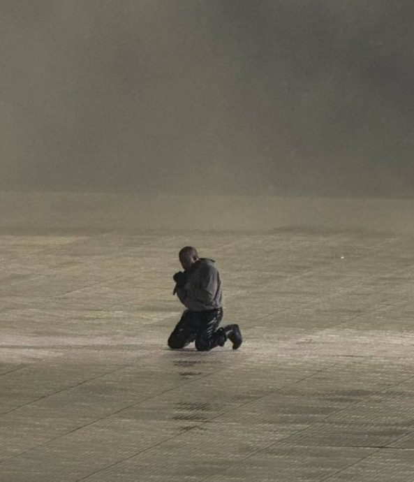 康耶维斯演唱会迟到早退 全场齐喊：退票！　