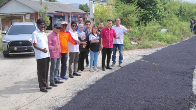 张迪翔：布先国中附近铺路 供摩托车通行便利