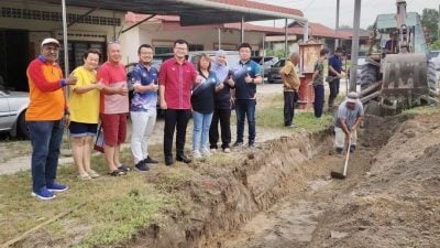 张迪翔：获房地部20万拨款  提升民万新村大路沟渠