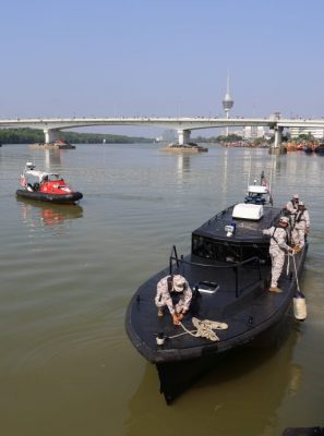 彭8机构联手展开关丹水域扫毒“护卫行动”,5渔民吸毒被捕。