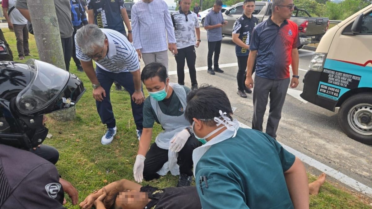 彭亨苏丹展现关怀精神 亲自协助王宫前车祸伤者