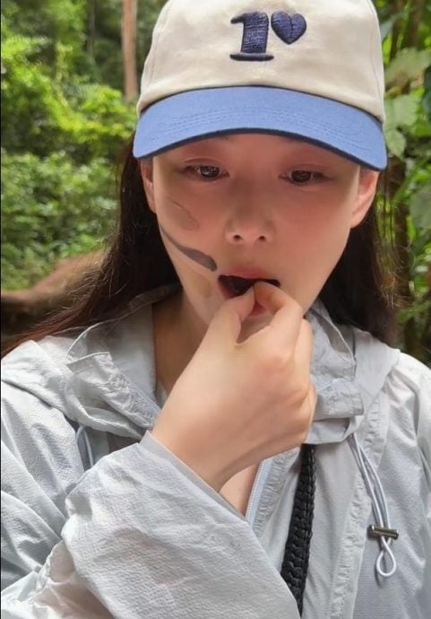 徒手抓毛虫还生吃蚂蚁 张馨予细嚼口感爆:酸的