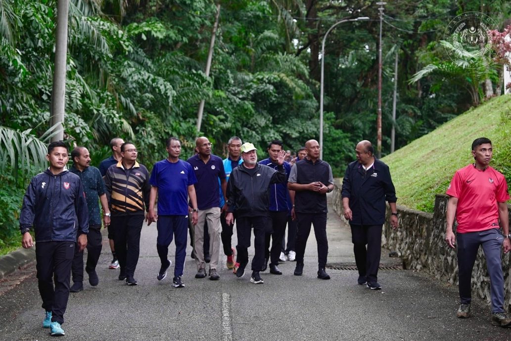 徒步3.2公里突击巡视 元首斥首都市容脏乱