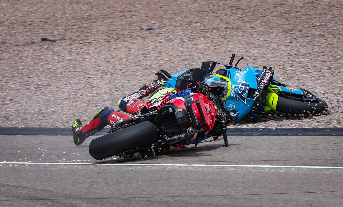 德国站MotoGP|战况激烈多达8人摔车退赛  马克生涯第200战突围夺冠