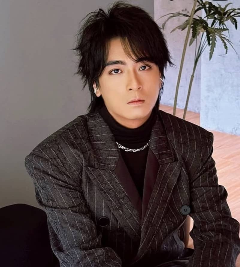 德士撞桥墩旁人绕道 Toro挺身救人获赞