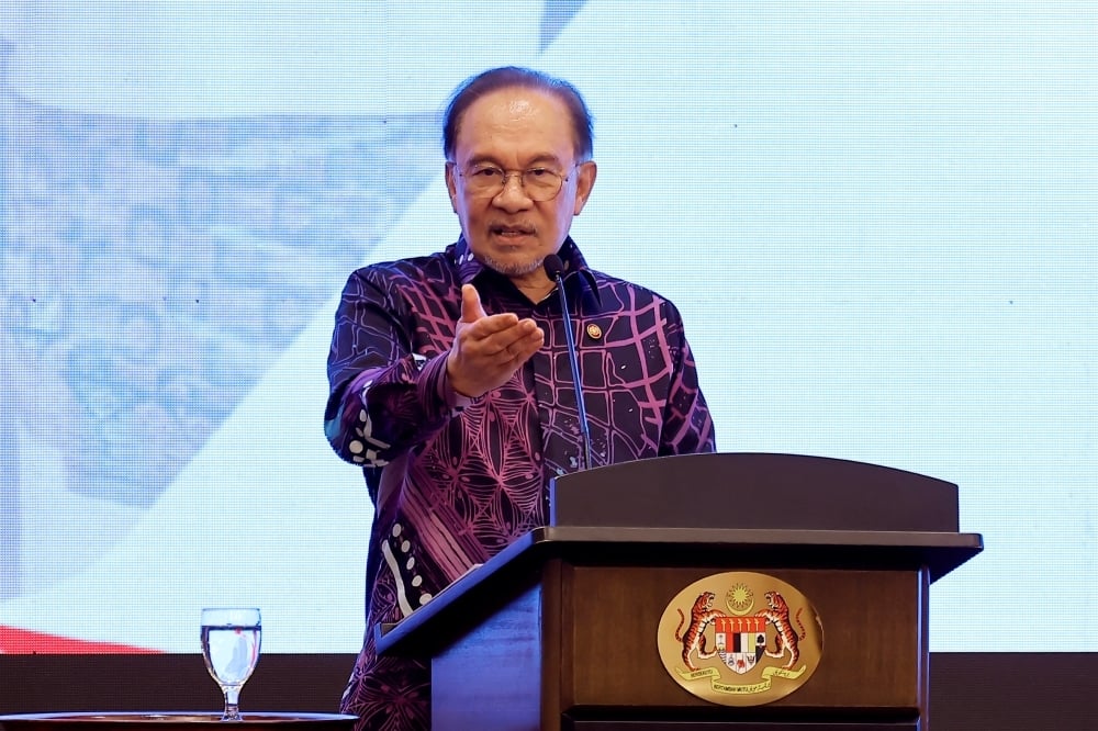 必须立即停火　安华：我来主持泰柬和平会谈　