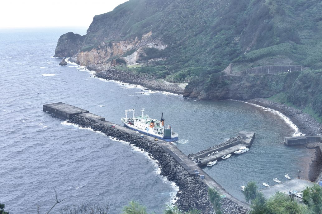 恶石岛民第一批“岛外撤离”到了! 搭10小时渡轮抵鹿儿岛港