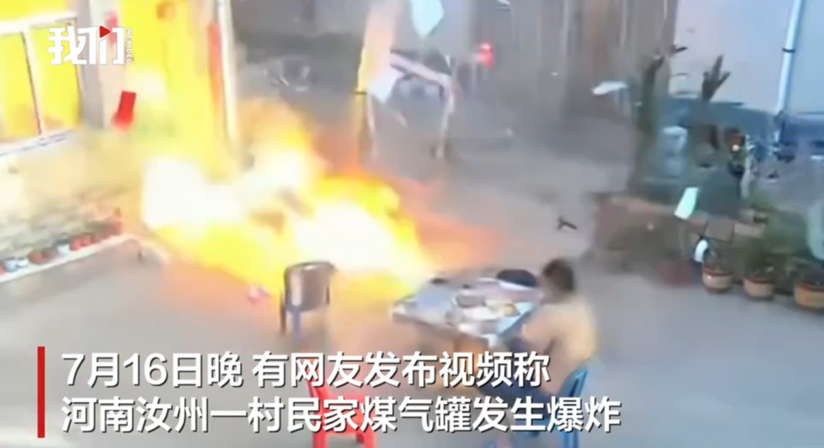 惊悚画面曝光！女孩进屋煤气爆炸“气浪猛冲”遭炸飞灼伤