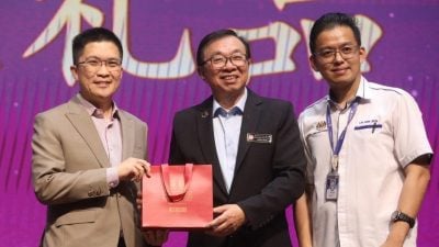 愿“A-也是A”是固定政策    王鸿财：那时说不算 学生好失望