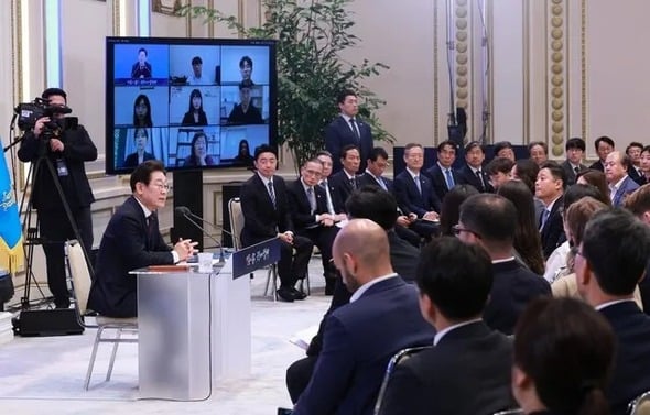 抨前朝全面中断韩朝对话 李在明:愚蠢之举