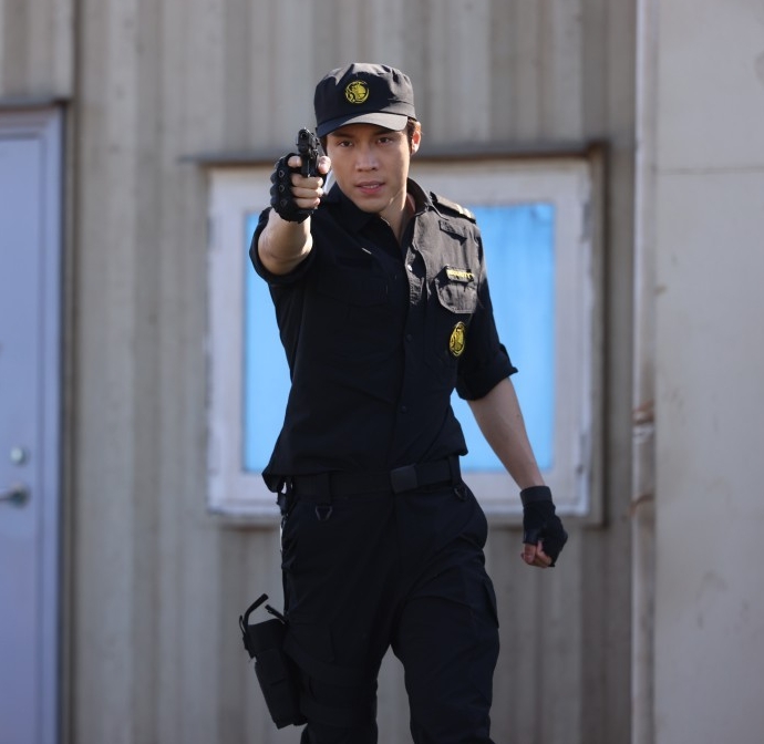 拍《执法者们》惊险被抛下海 丁子朗亲解剧情：试一次就够