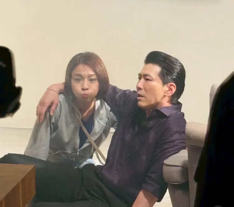 拍戏遭热汤泼身没喊卡 江祖平烫伤怒控导播无能