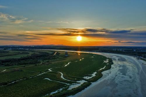 拚图三图)2025年最小太阳 地球过“远日点”离太阳最远