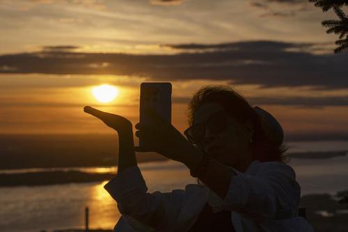 拚图三图)2025年最小太阳 地球过“远日点”离太阳最远