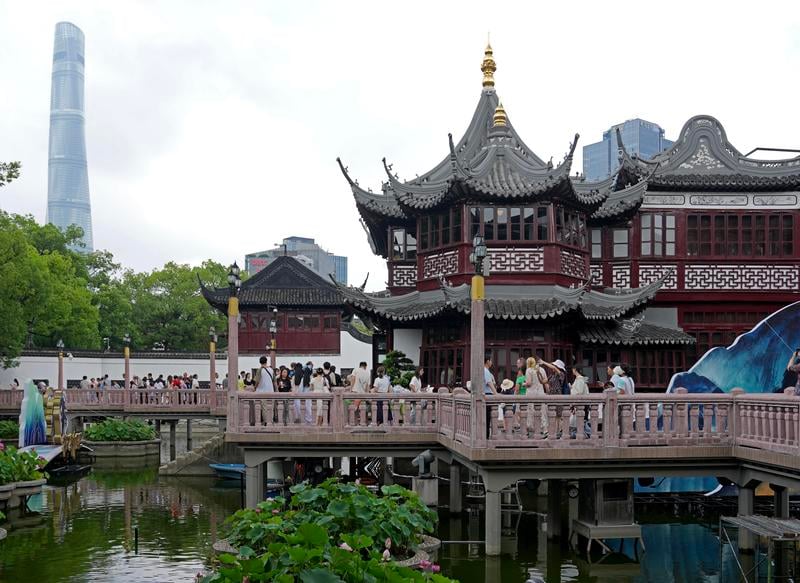 拚图三图) 240余年历史“海上第一茶楼”湖心亭焕新重开