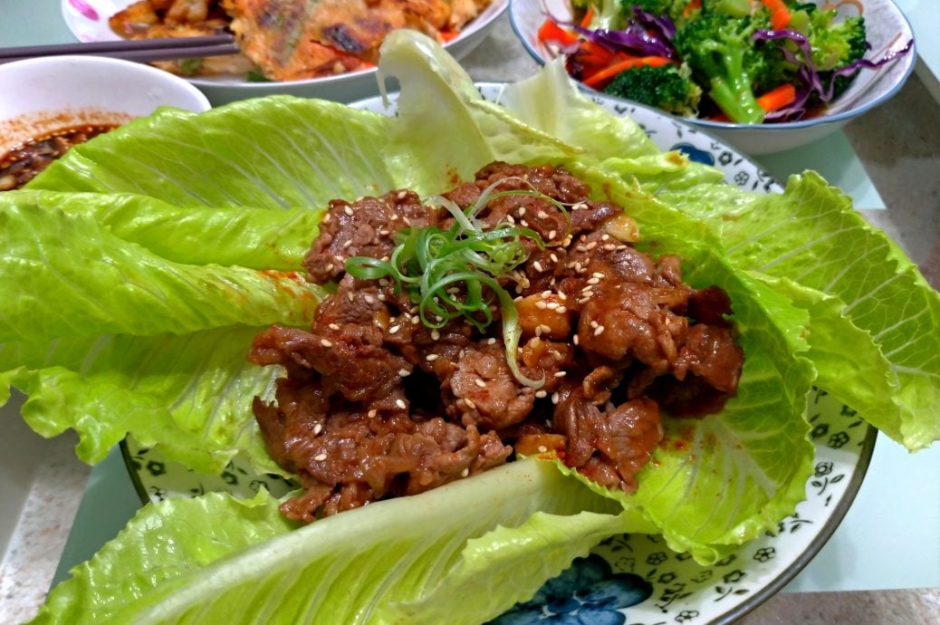  拚图)妇人频吃生菜包肉 肠道夹出20公分蛔虫